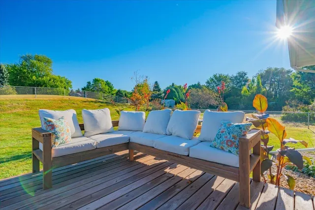 $374,900 | 652 East Countryside Drive, Evansville, WI 53536