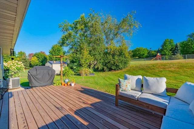 $374,900 | 652 East Countryside Drive, Evansville, WI 53536