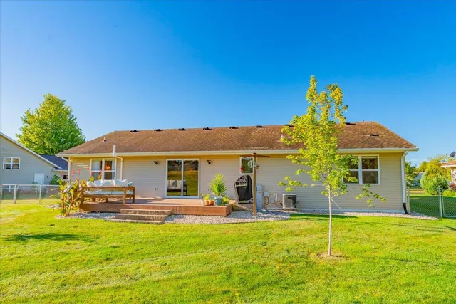 $374,900 | 652 East Countryside Drive, Evansville, WI 53536