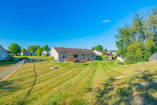 $374,900 | 652 East Countryside Drive, Evansville, WI 53536