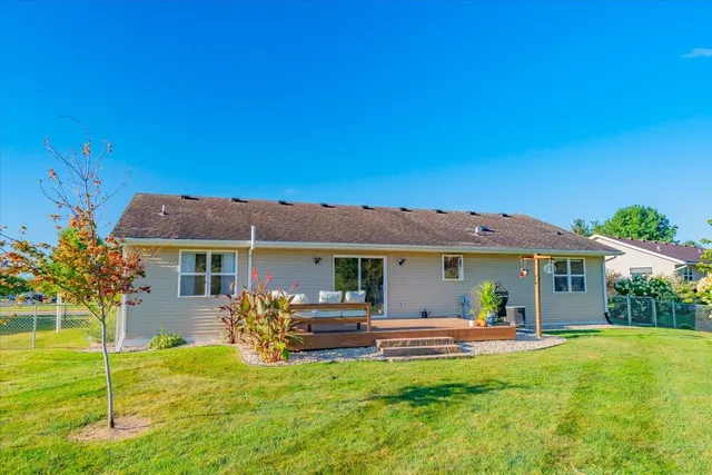 $374,900 | 652 East Countryside Drive, Evansville, WI 53536