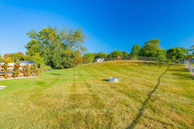 $374,900 | 652 East Countryside Drive, Evansville, WI 53536