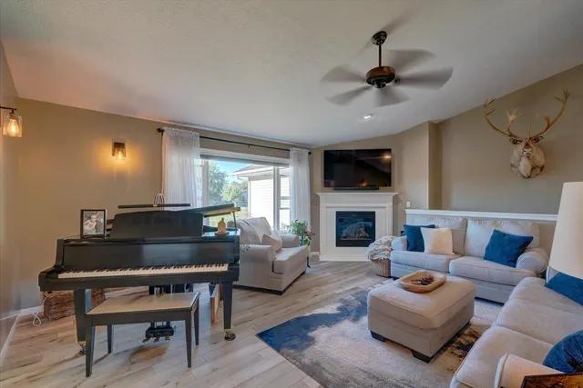 $374,900 | 652 East Countryside Drive, Evansville, WI 53536