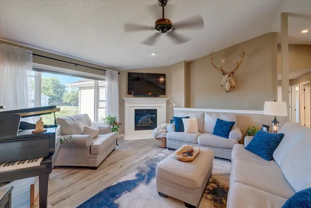 $374,900 | 652 East Countryside Drive, Evansville, WI 53536