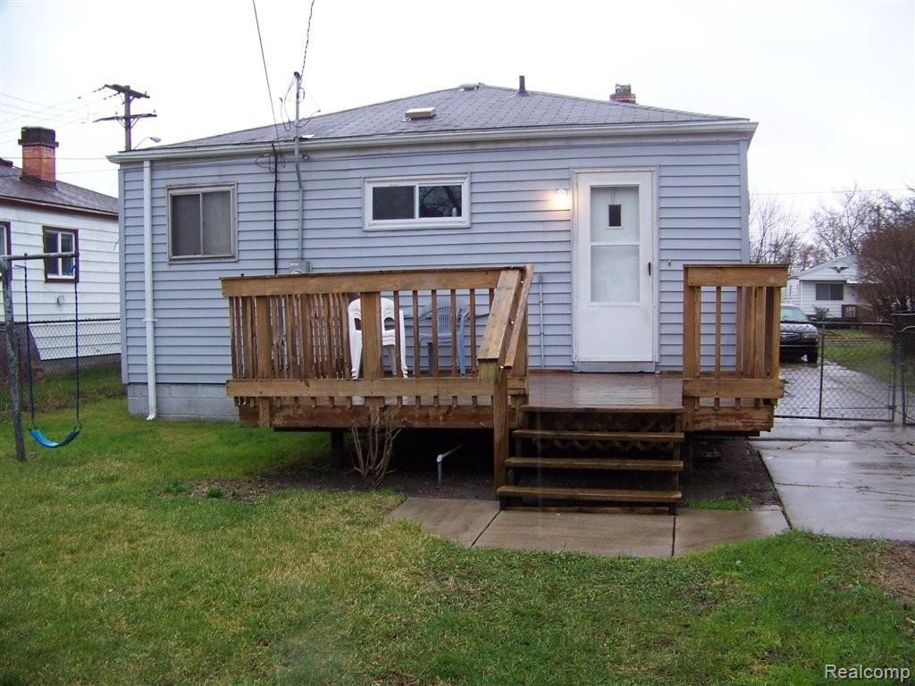 20445 Inkster Road Livonia, MI 48152 - Photo 4 of 9 Rear.JPG