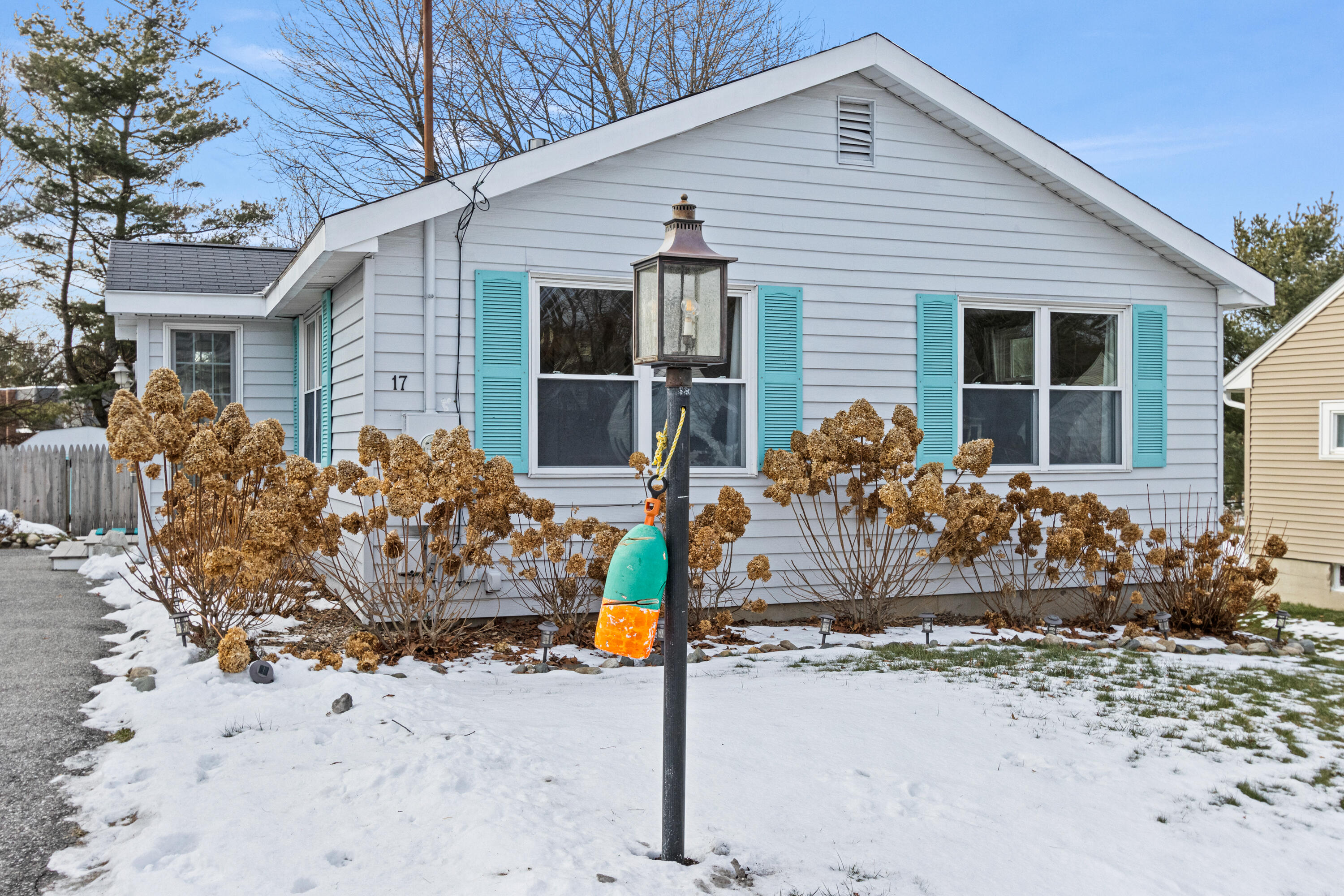 17 Spring Street South Portland, ME 04106 - Photo 2 of 24 2025123AR-71005