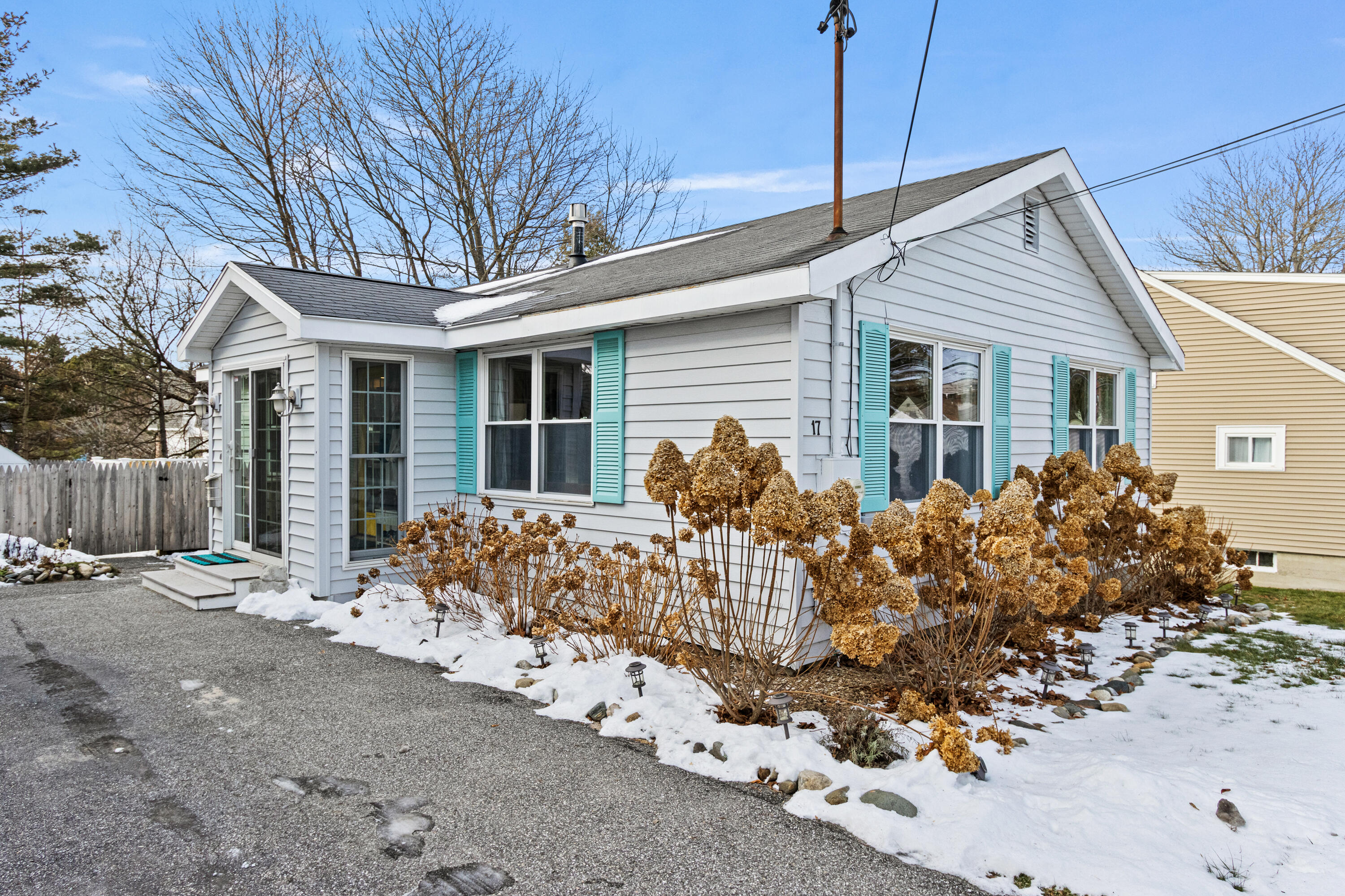 17 Spring Street South Portland, ME 04106 - Photo 4 of 24 2025123AR-71006