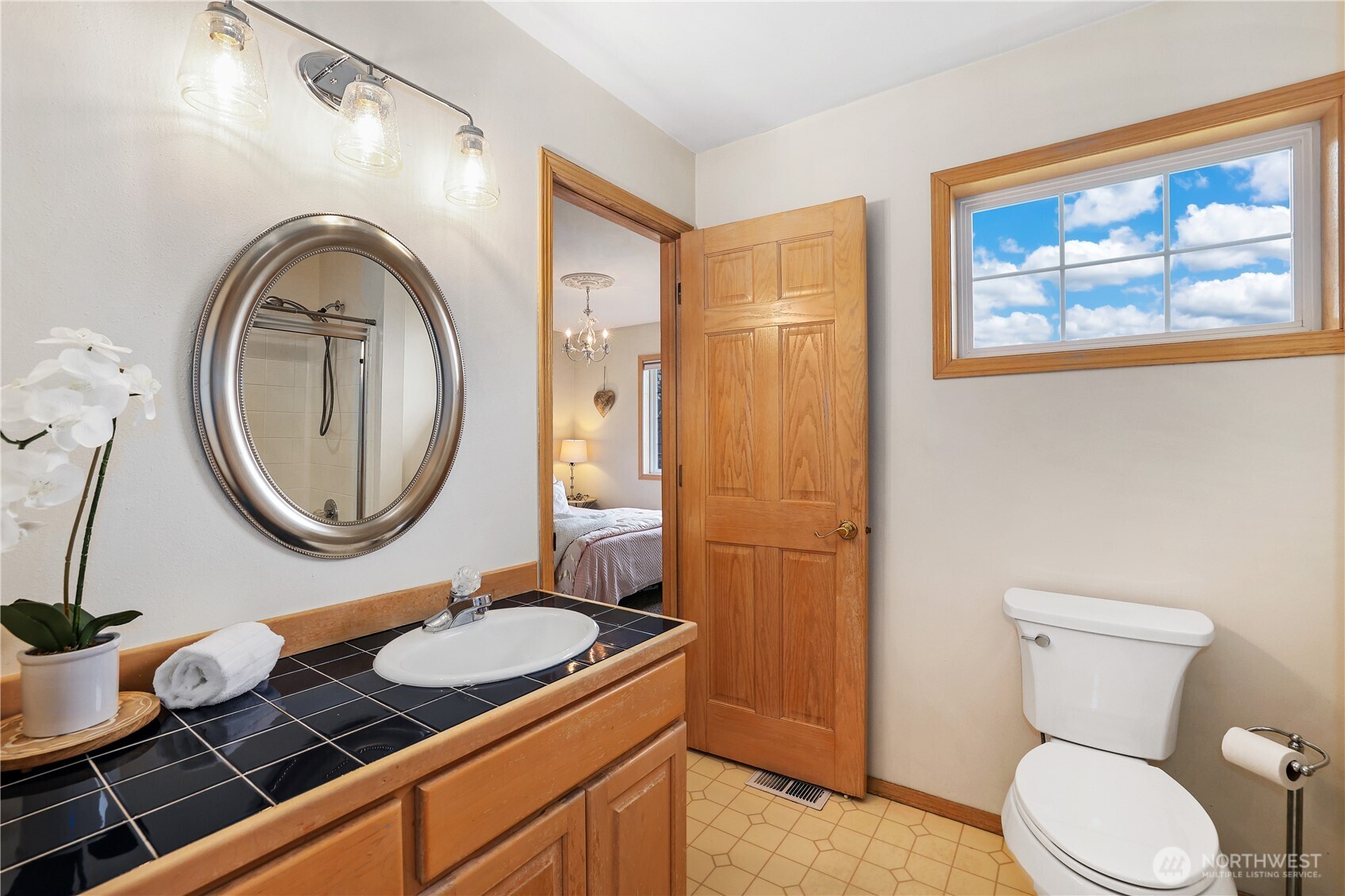 423 Southwest 348th Court Federal Way, WA 98023 - Photo 25 of 39 a bathroom with a toilet a sink and mirror