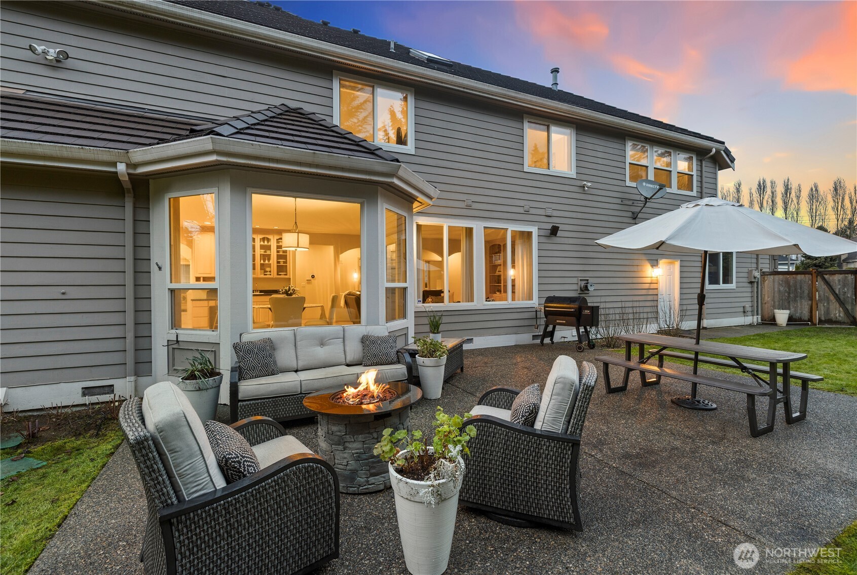 423 Southwest 348th Court Federal Way, WA 98023 - Photo 31 of 39 a backyard of a house with dining table and chairs