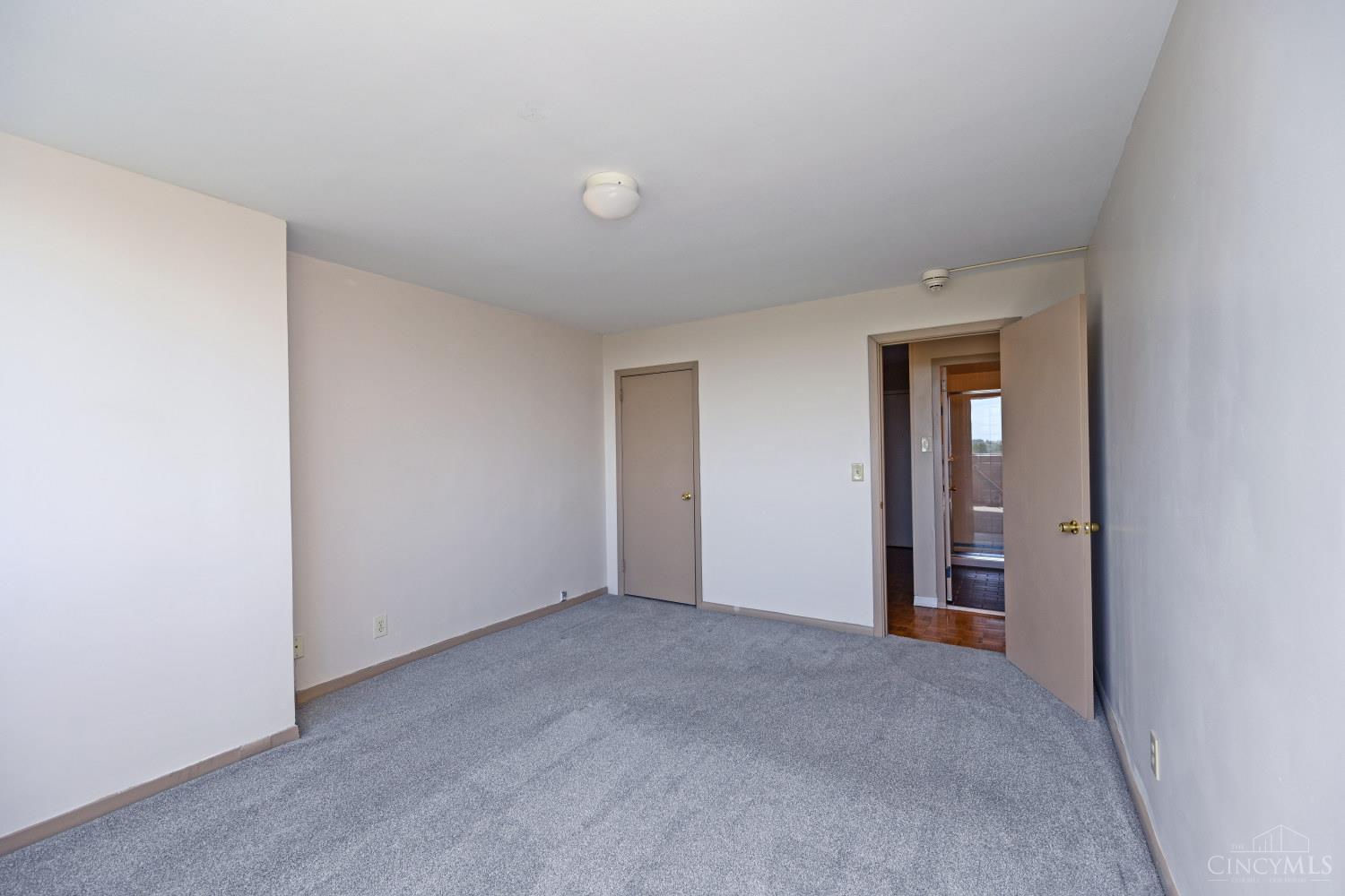 2324 Madison Road, Unit 703 Cincinnati, OH 45208 - Photo 27 of 35 Gallery Image 27