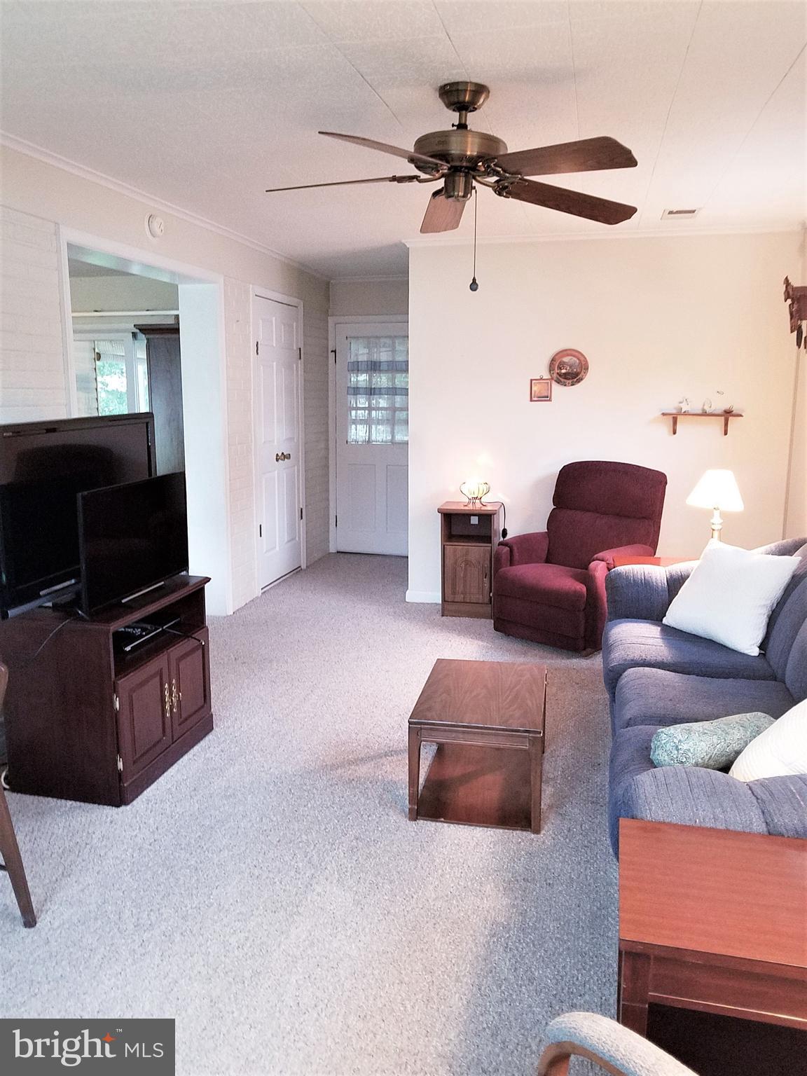 4604 Roundhill Road Alexandria, VA 22310 - Photo 19 of 40 Family Room view 2