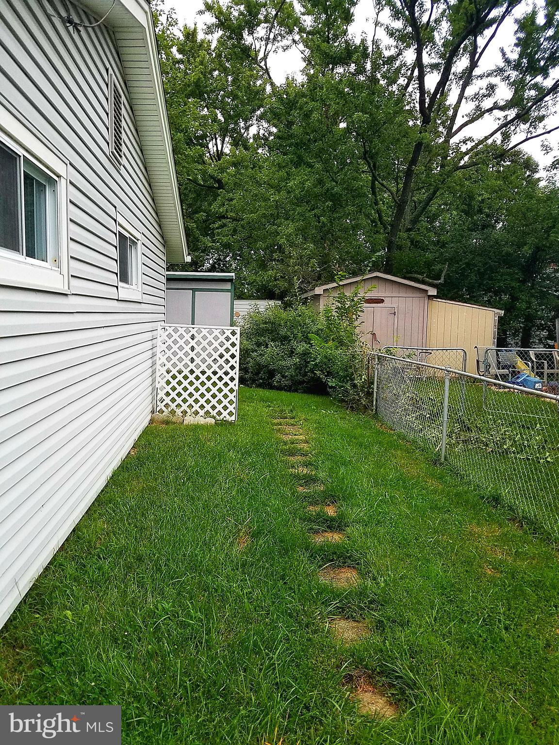 4604 Roundhill Road Alexandria, VA 22310 - Photo 6 of 40 Right Side Yard & Path