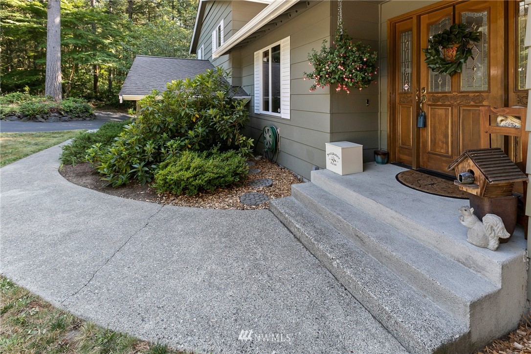 10720 Ridge Rim Trail Southeast Port Orchard, WA 98367 - Photo 3 of 38 Gallery Image 3