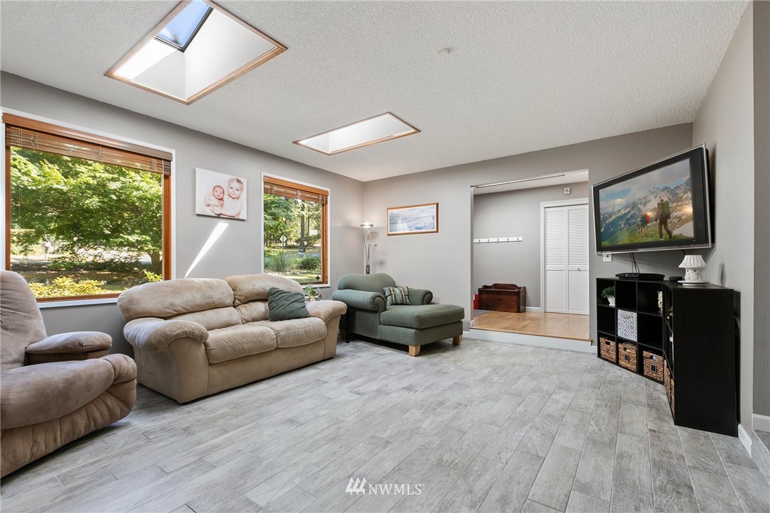 10720 Ridge Rim Trail Southeast Port Orchard, WA 98367 - Photo 5 of 38 Gallery Image 5