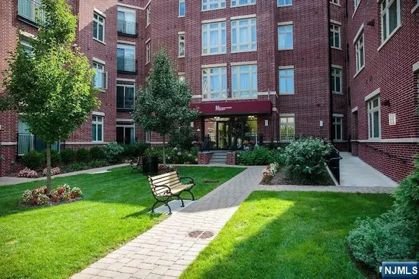 $650,000 | 4425 Riverview Avenue, Unit 425, Englewood, NJ 07631