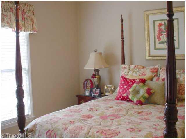 7085 Bridgewood Road Clemmons, NC 27012 - Photo 10 of 16 2nd Bedroom.