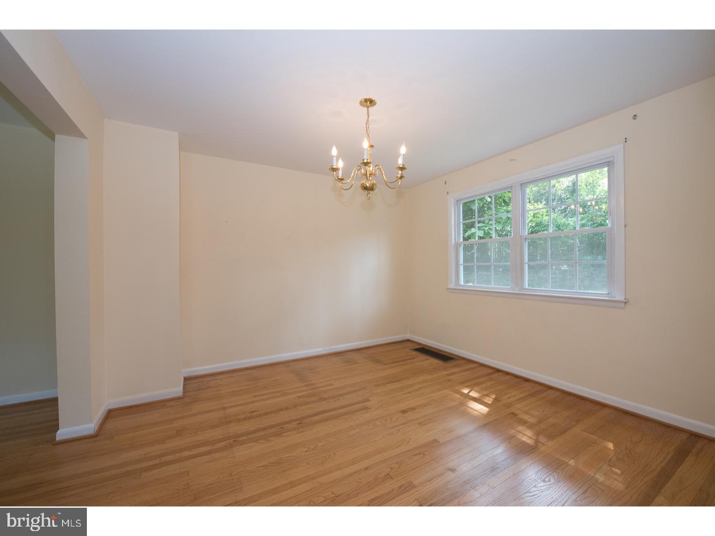 400 James Lane Springfield, PA 19064 - Photo 8 of 24 Dining Room