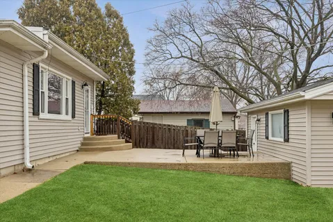 $550,000 | 927 North Haddow Avenue, Arlington Heights, IL 60004