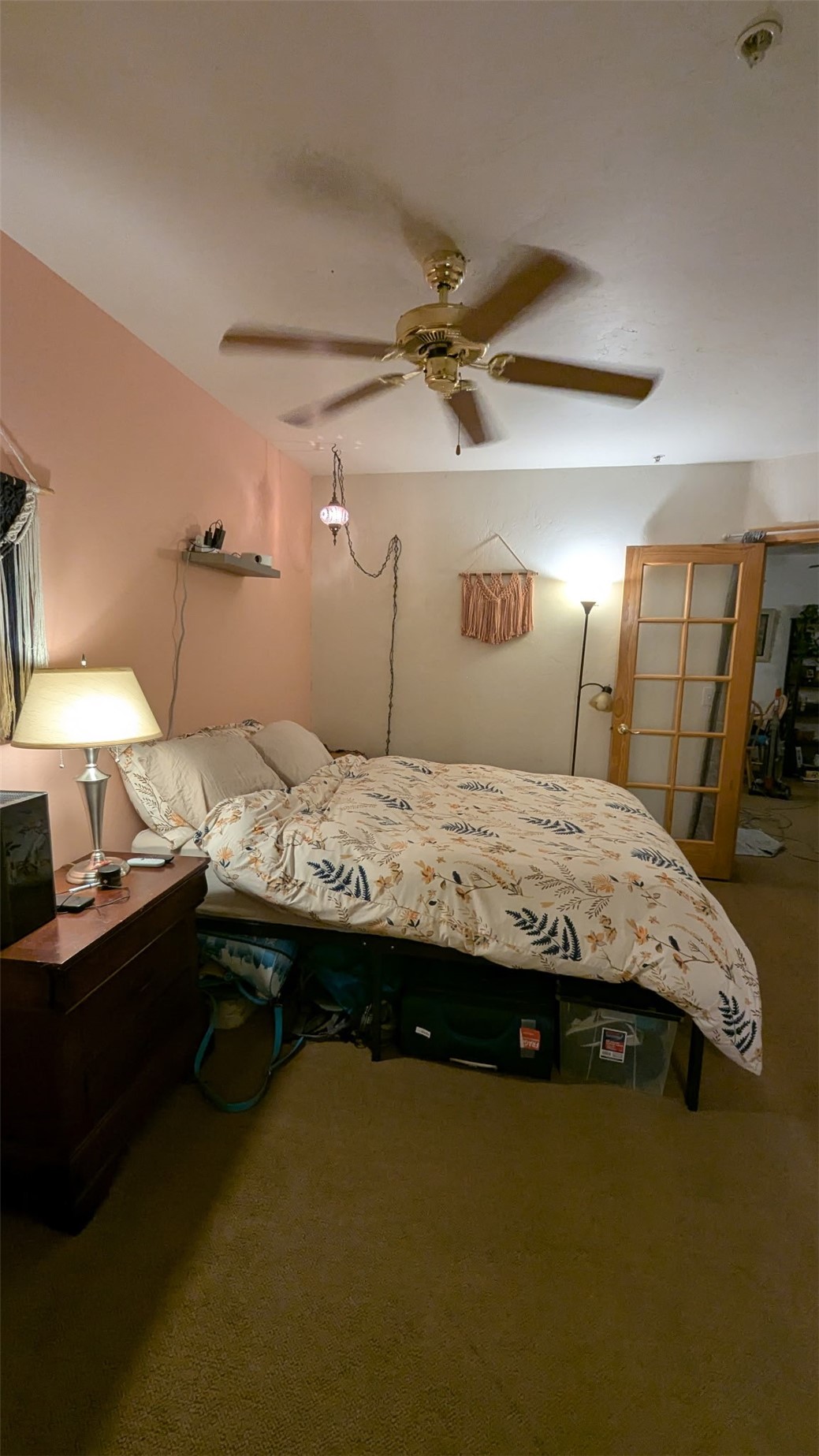 337 Streamside Lane, Unit 104 Frisco, CO 80443 - Photo 6 of 10 a bedroom with a bed and a potted plant on the table