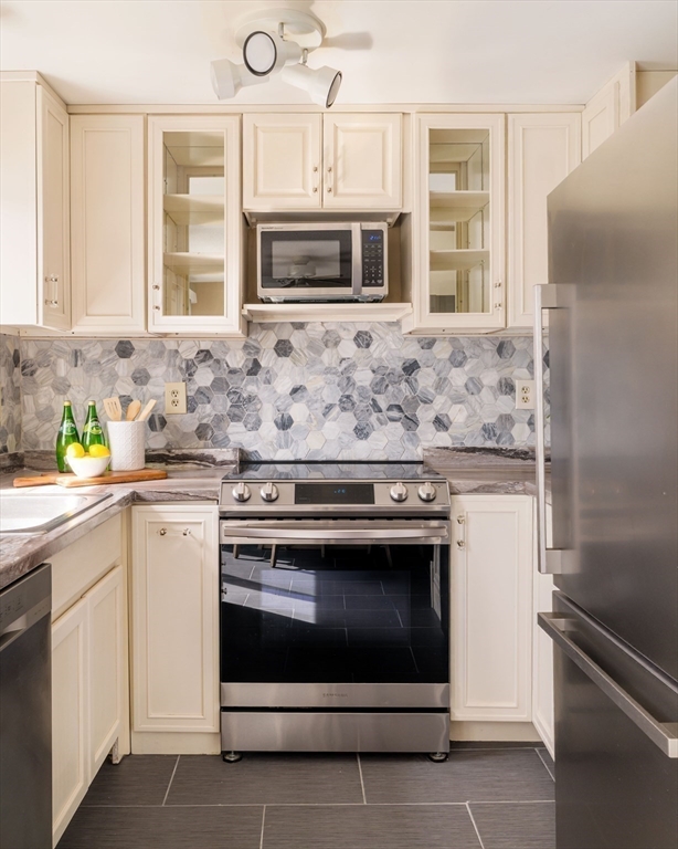 8 Victoria Heights Road, Unit 8 Boston, MA 02136 - Photo 7 of 29 Gallery Image 7