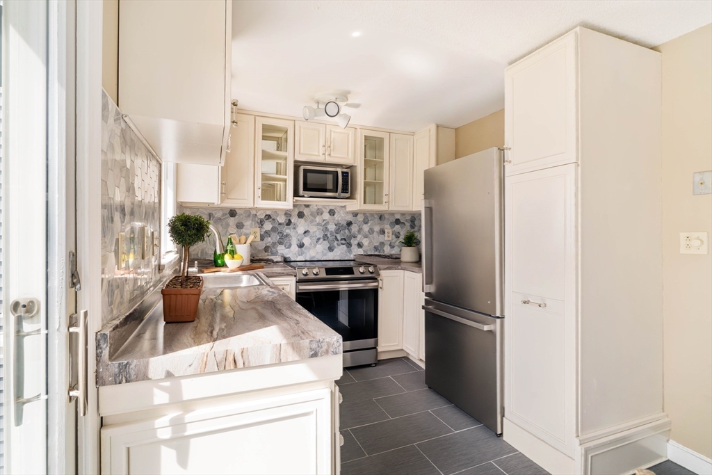8 Victoria Heights Road, Unit 8 Boston, MA 02136 - Photo 8 of 29 Gallery Image 8