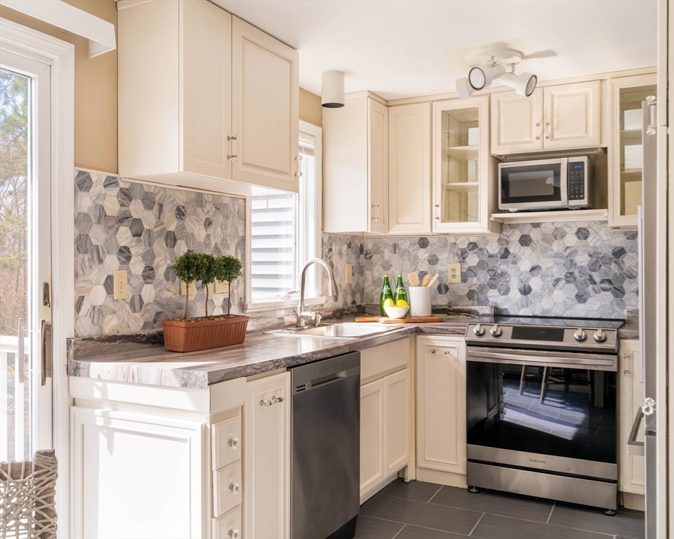 8 Victoria Heights Road, Unit 8 Boston, MA 02136 - Photo 9 of 29 Gallery Image 9