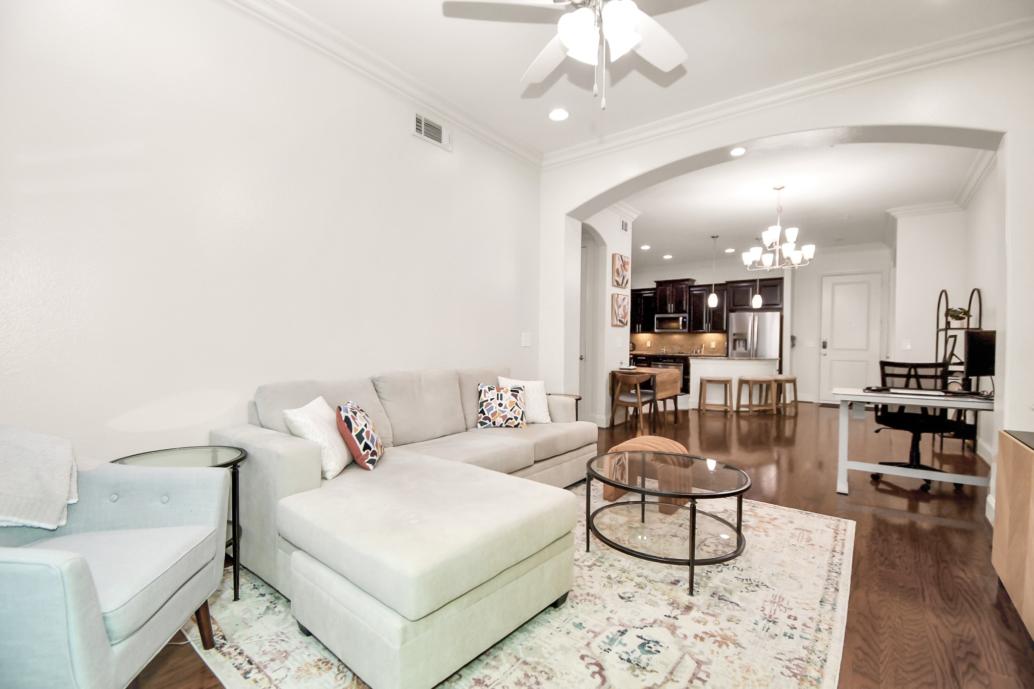 2120 Kipling Street, Unit 306 Houston, TX 77098 - Photo 14 of 31 Living Room