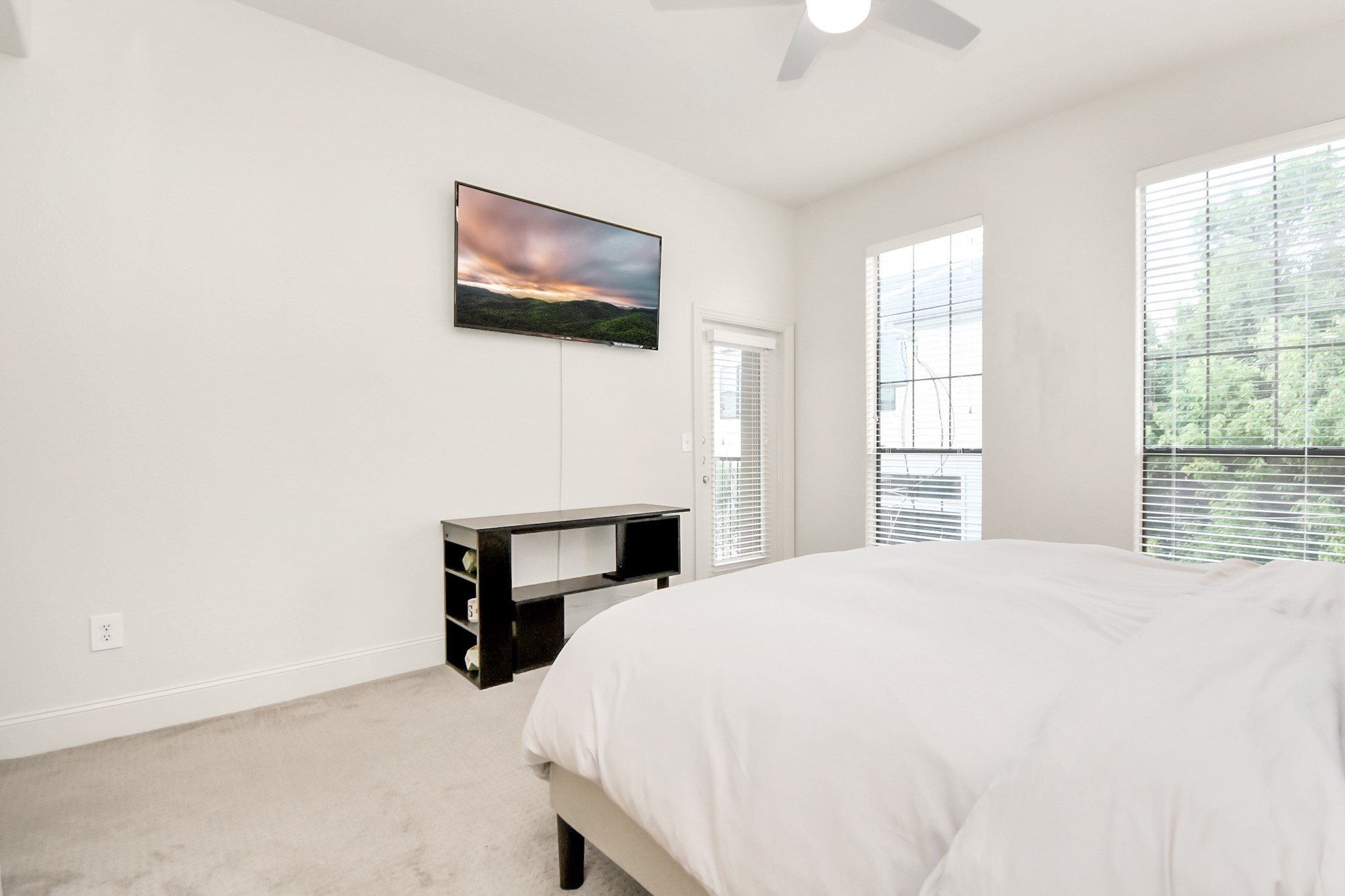 2120 Kipling Street, Unit 306 Houston, TX 77098 - Photo 22 of 31 Primary Bedroom