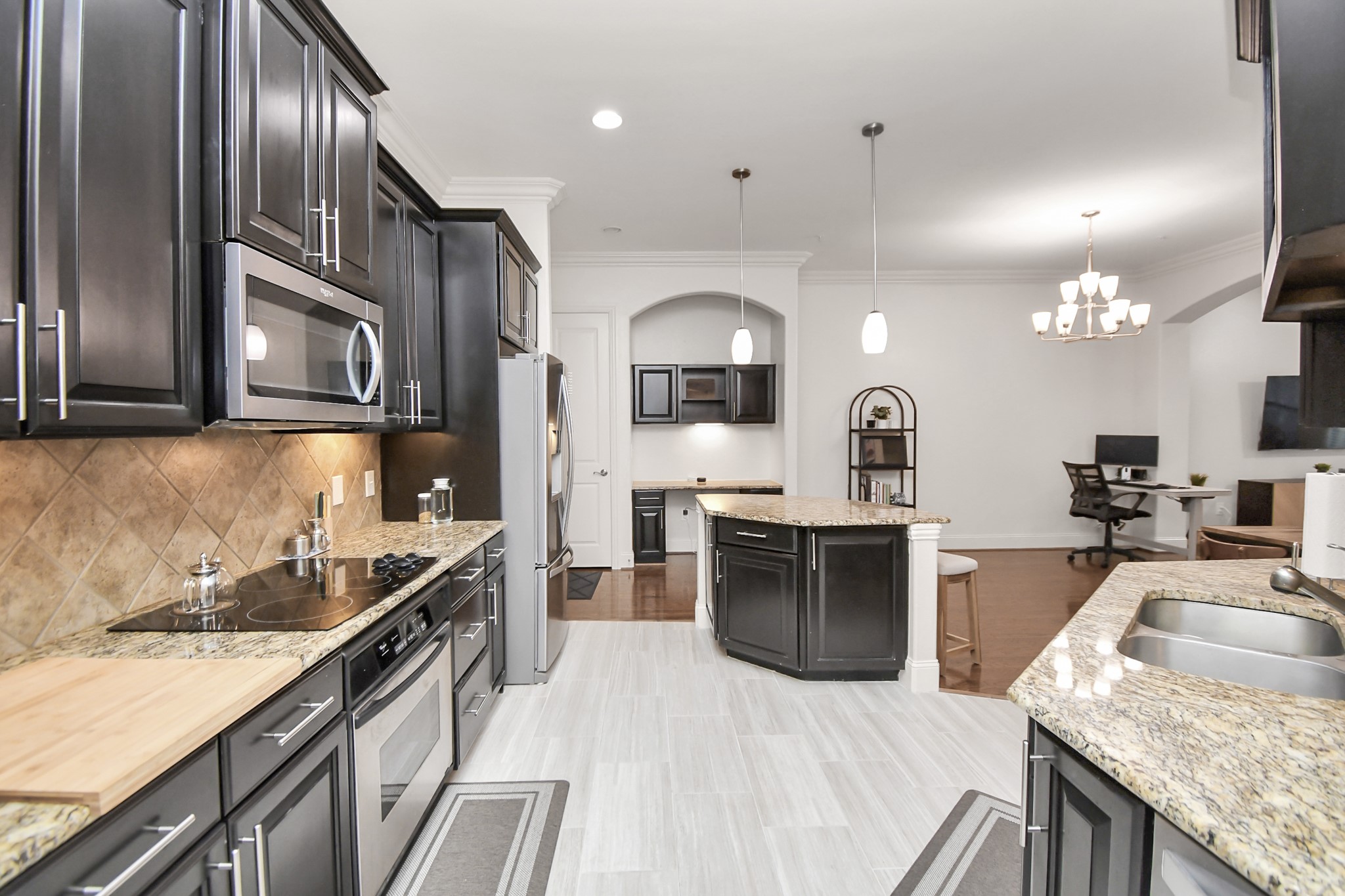 2120 Kipling Street, Unit 306 Houston, TX 77098 - Photo 9 of 31 Kitchen