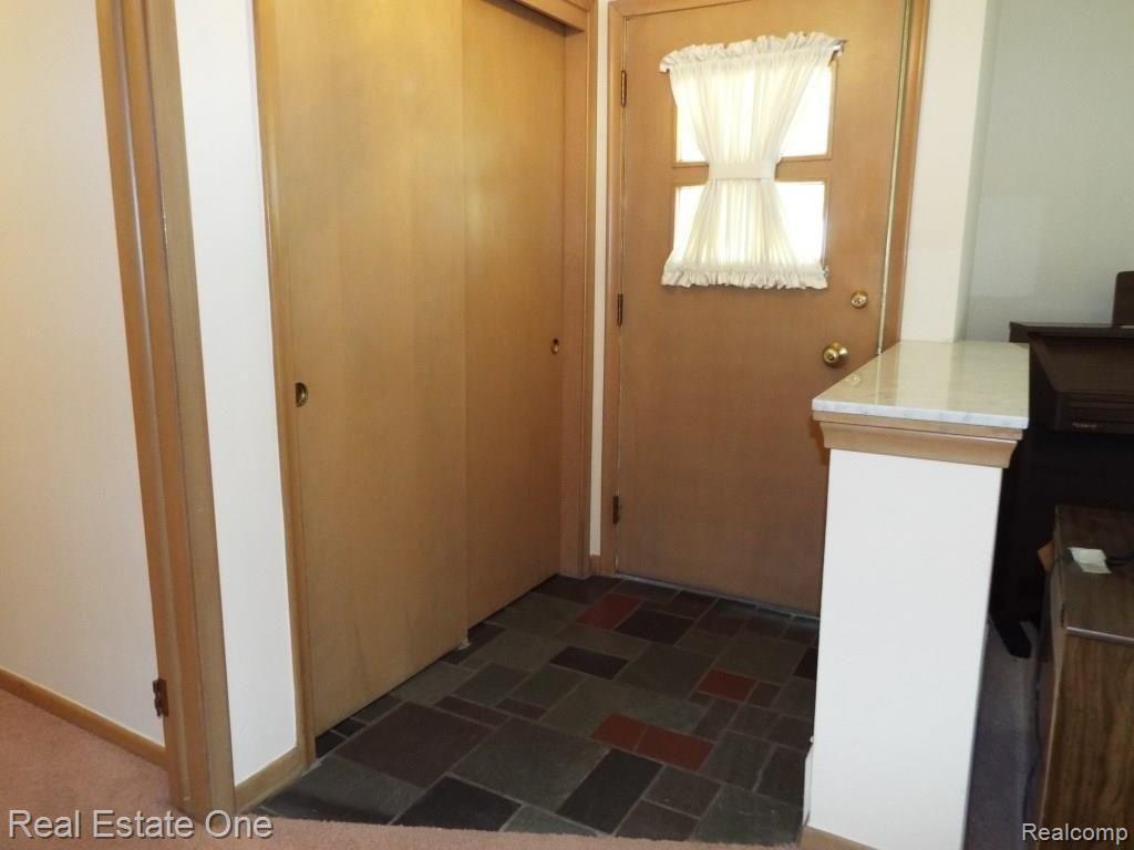 28211 Westerleigh Road Farmington Hills, MI 48334 - Photo 6 of 48
