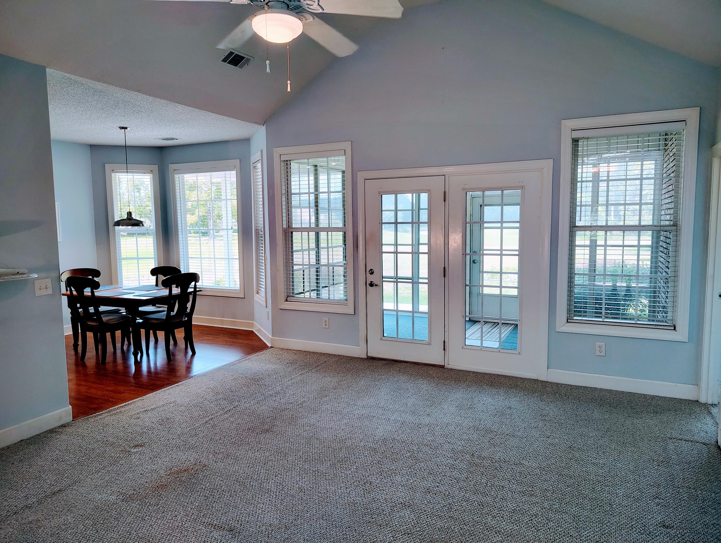 29 Lake Arbu Drive Manning, SC 29102 - Photo 14 of 54 Livingroom