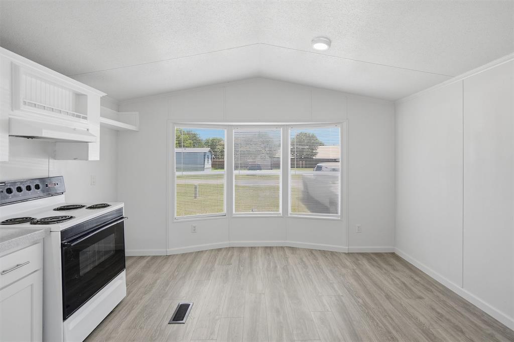 902 Flamingo Road Granbury, TX 76049 - Photo 10 of 27