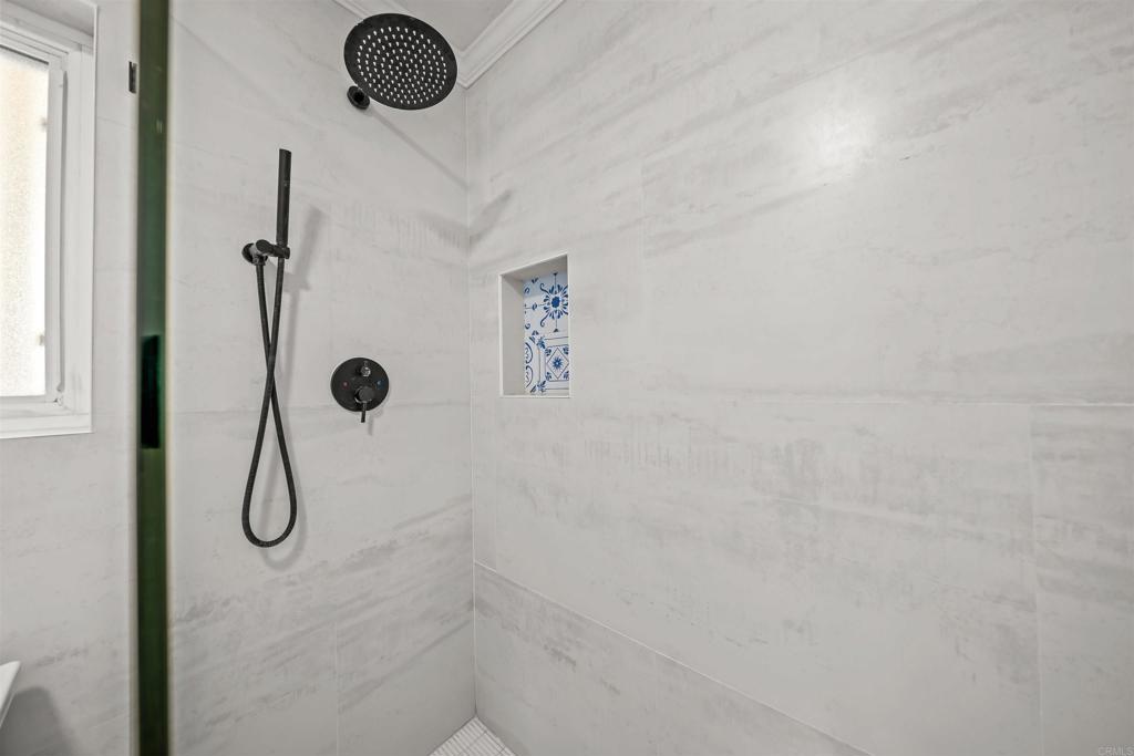 1237 La Paloma Glen Escondido, CA 92026 - Photo 29 of 43 a bathroom with a shower