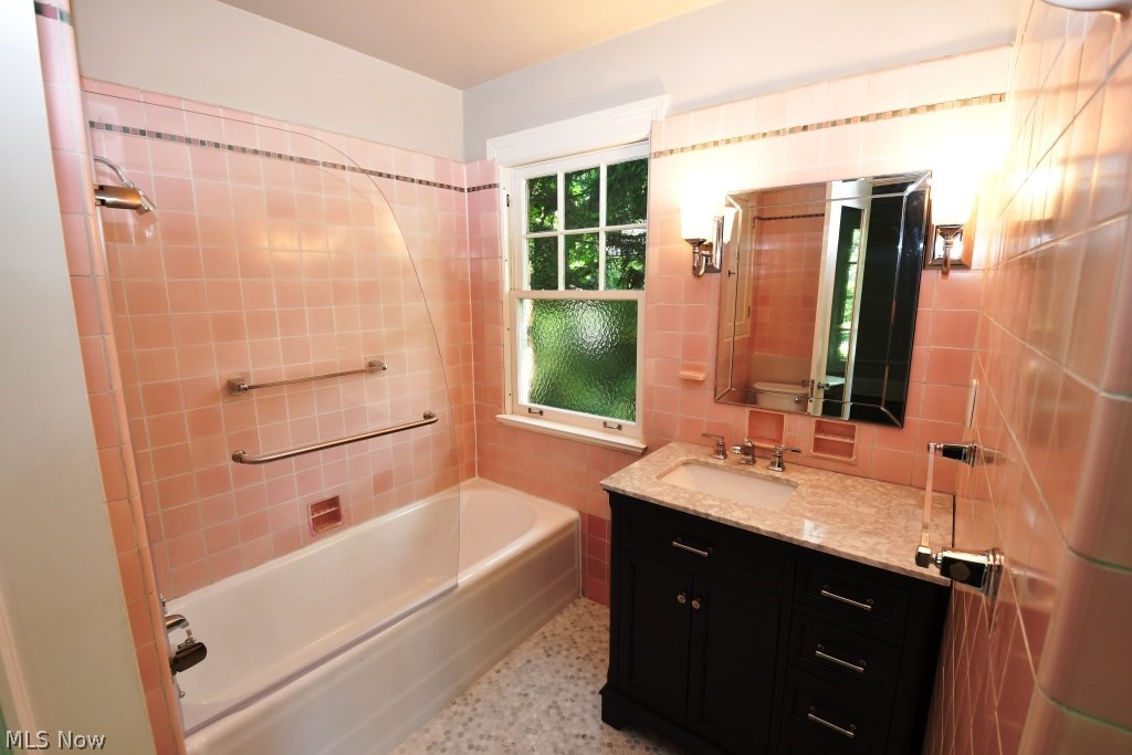 2565 Stratford Road Cleveland, OH 44118 - Photo 29 of 35 Gallery Image 29