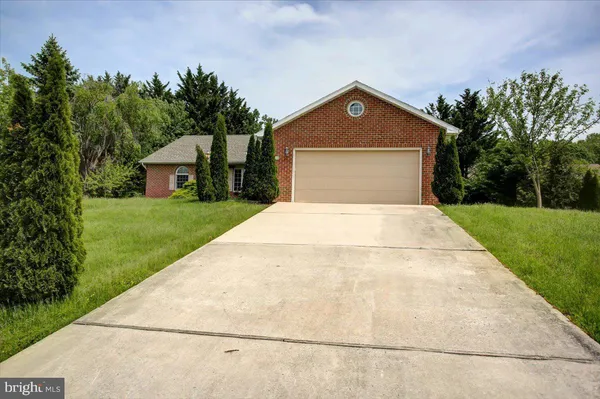 $2,900 | 6929 Fairway Oaks, Fayetteville, PA 17222