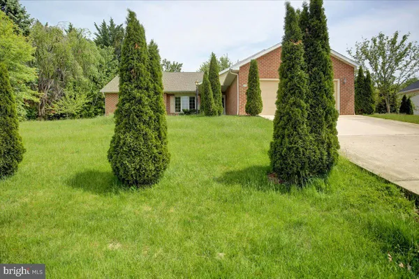 $2,900 | 6929 Fairway Oaks, Fayetteville, PA 17222