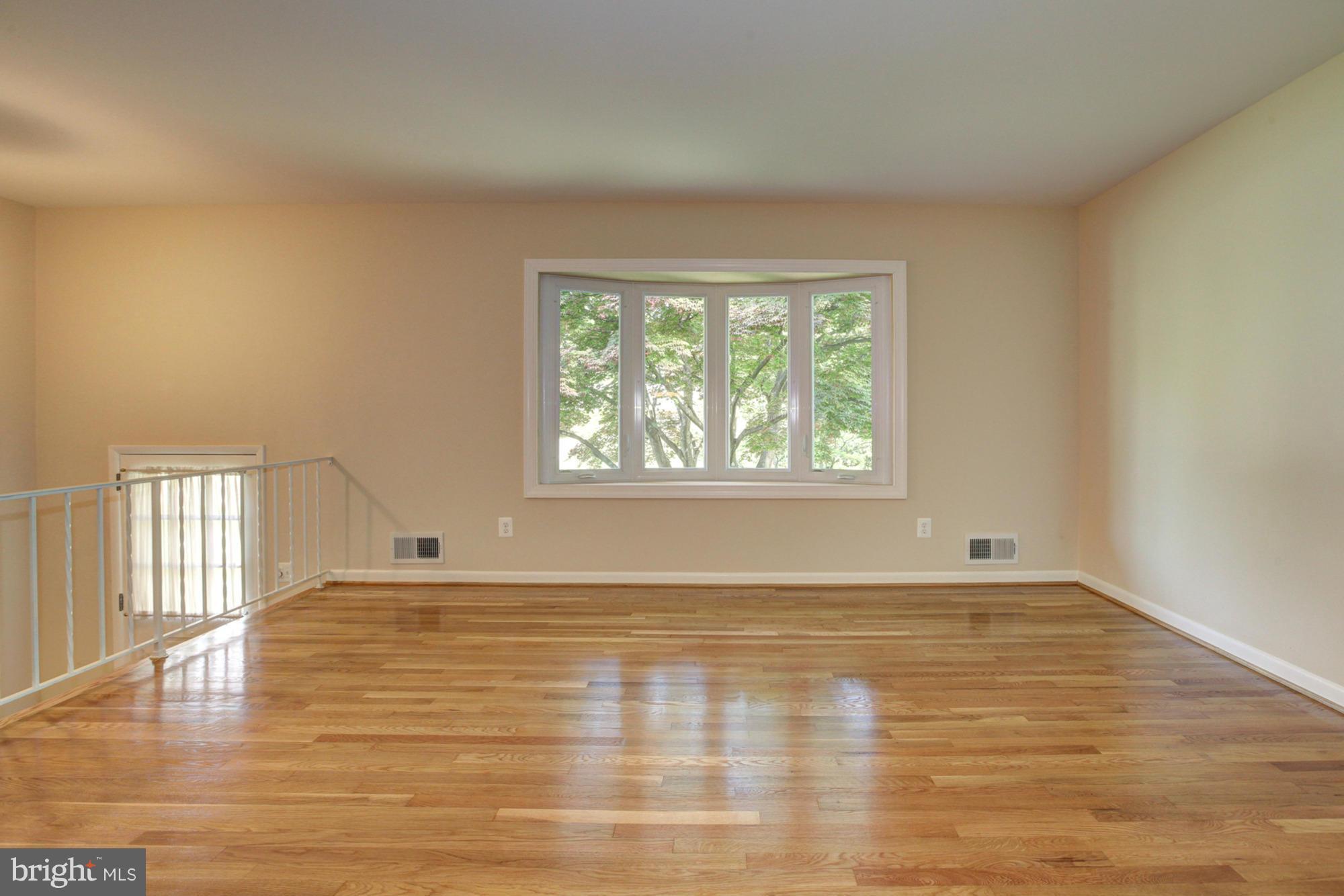 2714 Weller Road Silver Spring, MD 20906 - Photo 5 of 29 Living Room