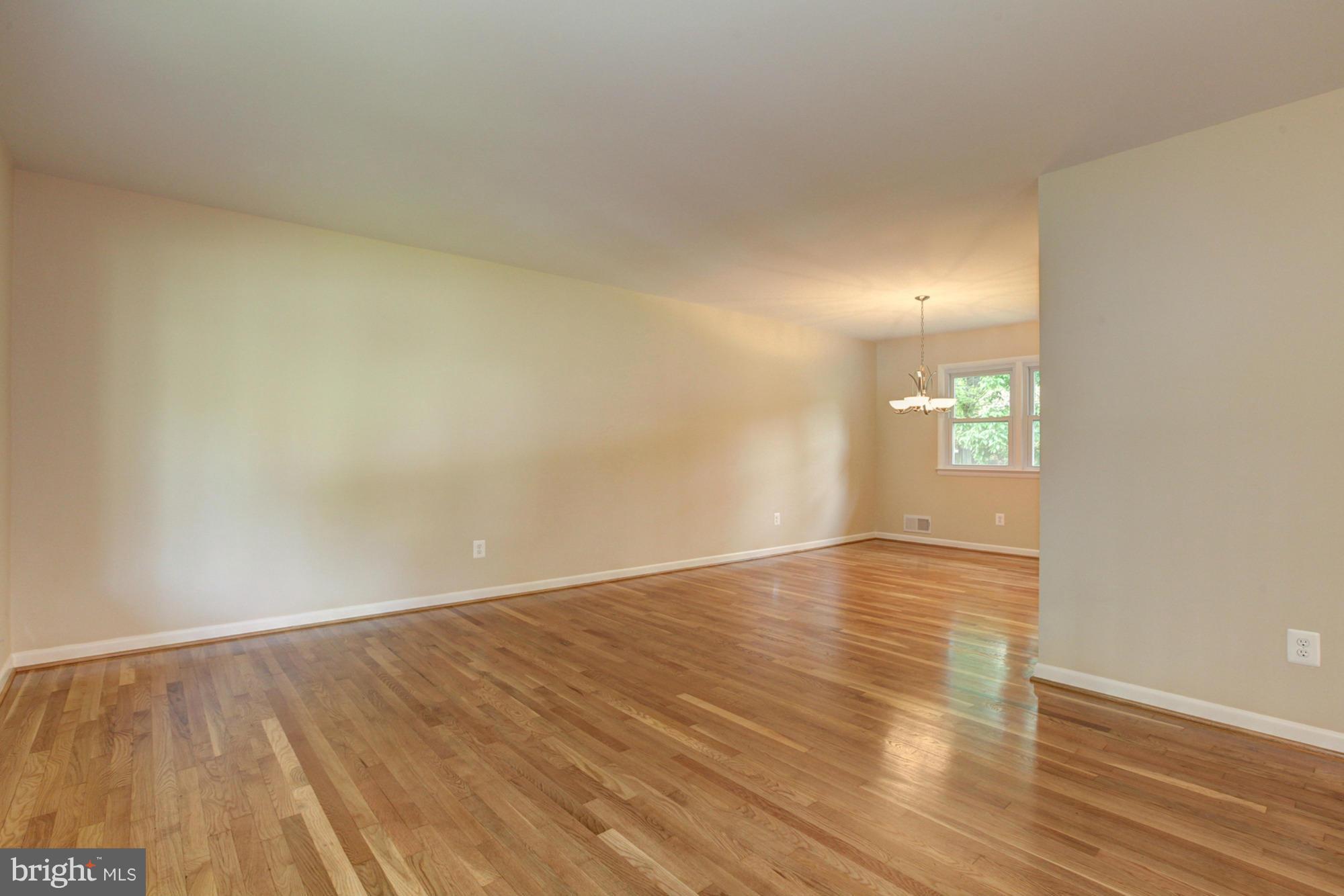 2714 Weller Road Silver Spring, MD 20906 - Photo 6 of 29 Living Room