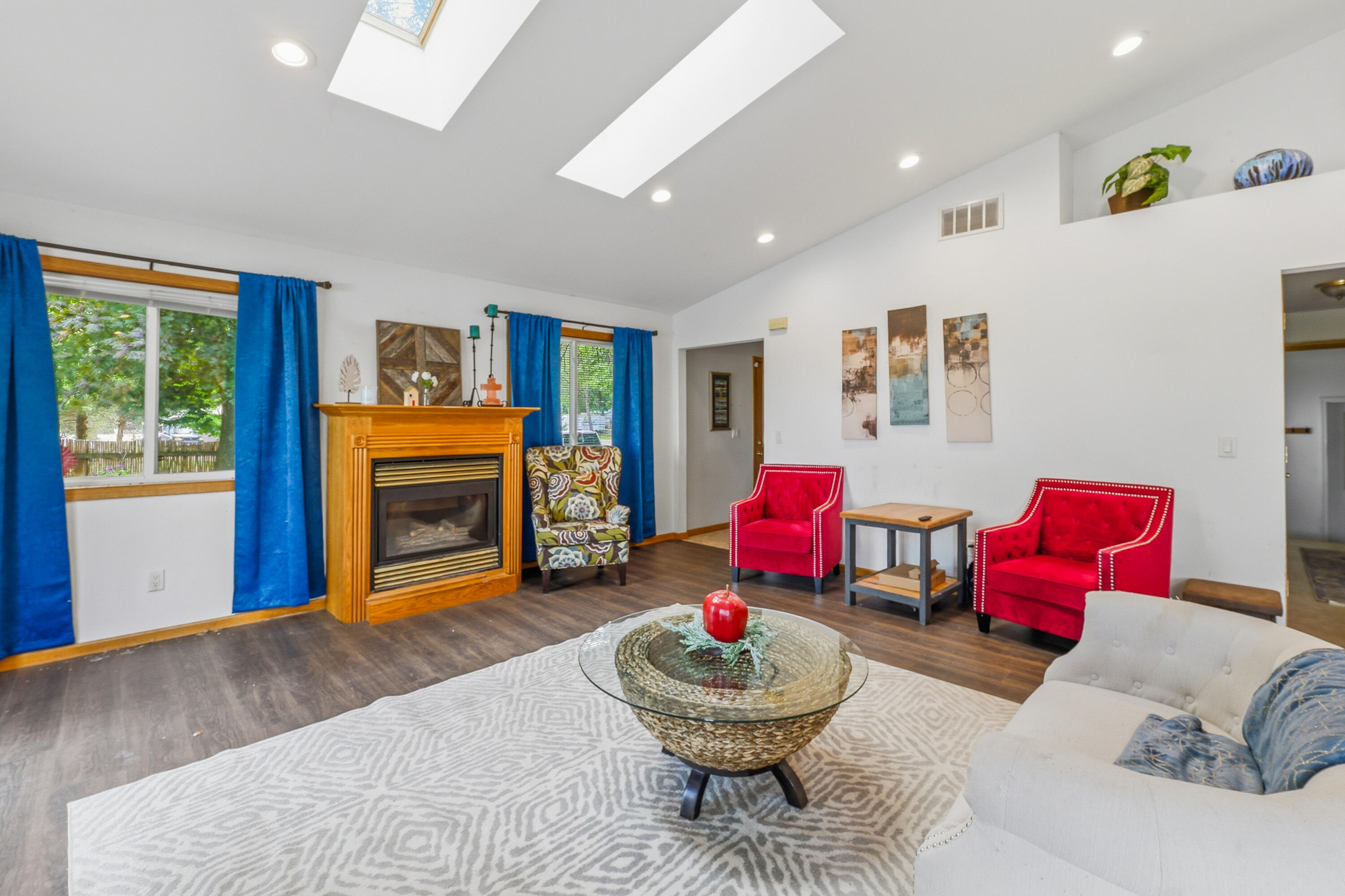 W2632 Fox Lane Montello, WI 53949 - Photo 14 of 32 Living room