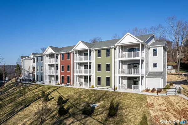 $1,975 | 401 Albany Turnpike, Unit 201, Canton, CT 06019