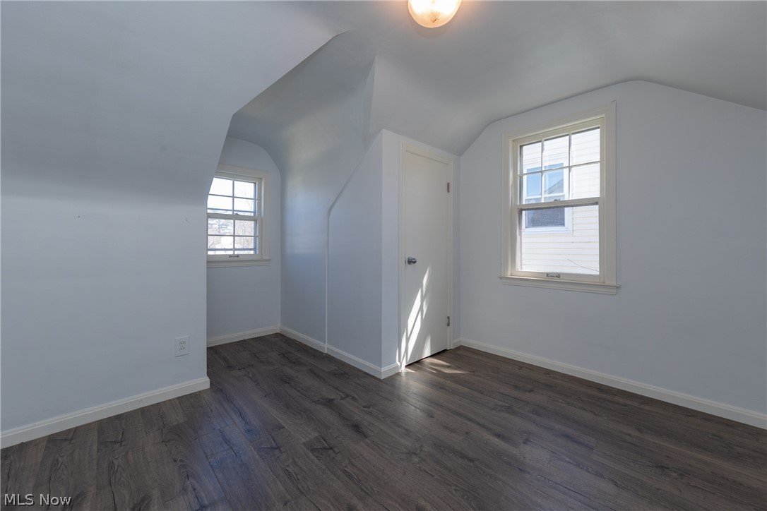 4960 Farnhurst Road Cleveland, OH 44124 - Photo 13 of 25