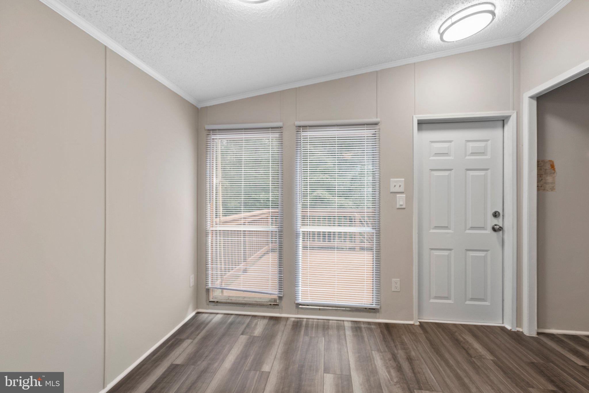 6100 Glebe Run Road Partlow, VA 22534 - Photo 15 of 35 Eat in kitchen/exit to deck