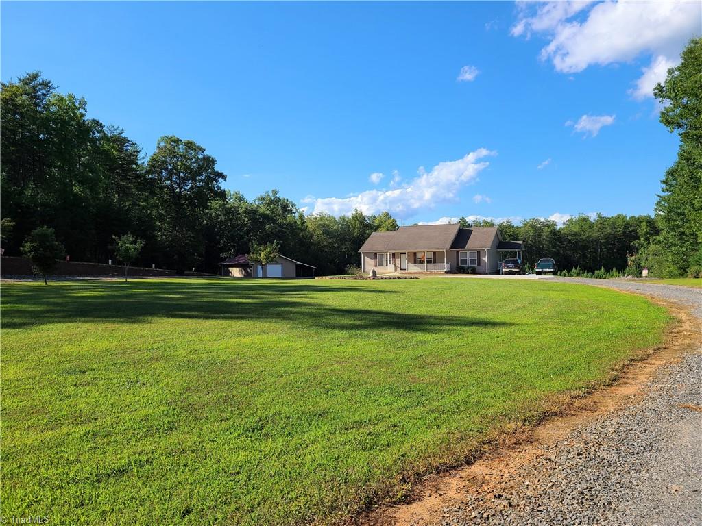 299 Matthews Road Pilot Mountain, NC 27041 - Photo 4 of 26 Gallery Image 4