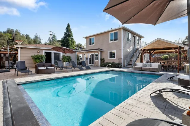 a view of a backyard with sitting area and furniture