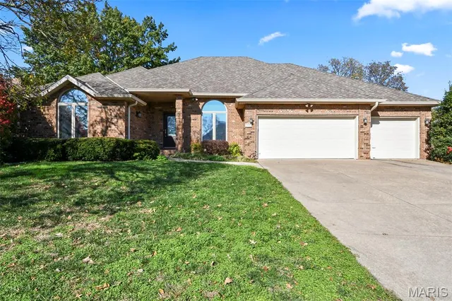 $399,900 | 899 West Sherwood Drive, Springfield, MO 65810