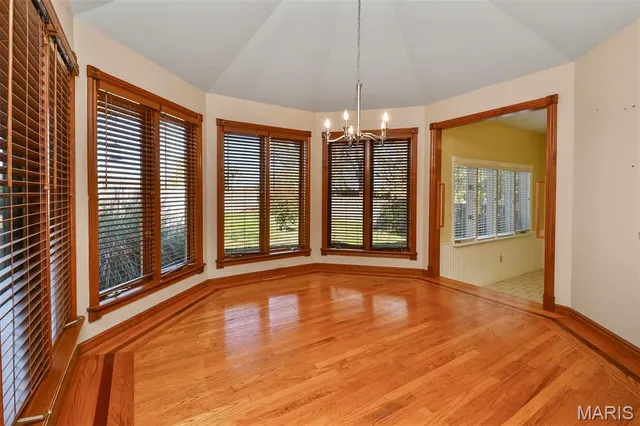 $399,900 | 899 West Sherwood Drive, Springfield, MO 65810