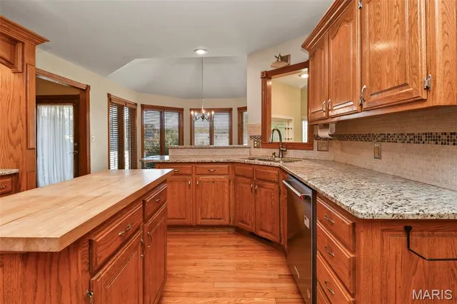 $399,900 | 899 West Sherwood Drive, Springfield, MO 65810