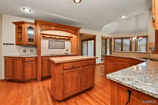 $399,900 | 899 West Sherwood Drive, Springfield, MO 65810