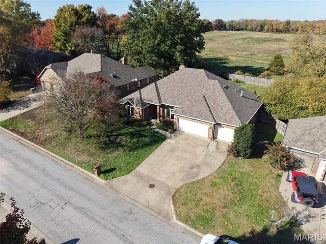 $399,900 | 899 West Sherwood Drive, Springfield, MO 65810