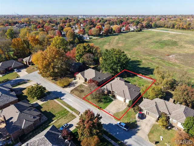 $399,900 | 899 West Sherwood Drive, Springfield, MO 65810